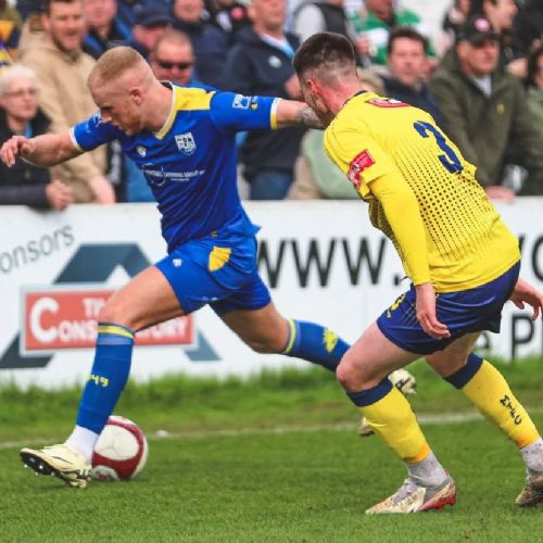 Thompson signs from Hyde United