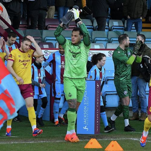 Gladiators add Boney between the sticks