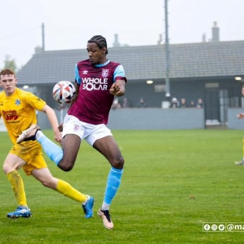 Midfielder Lawrence joins the Gladiators